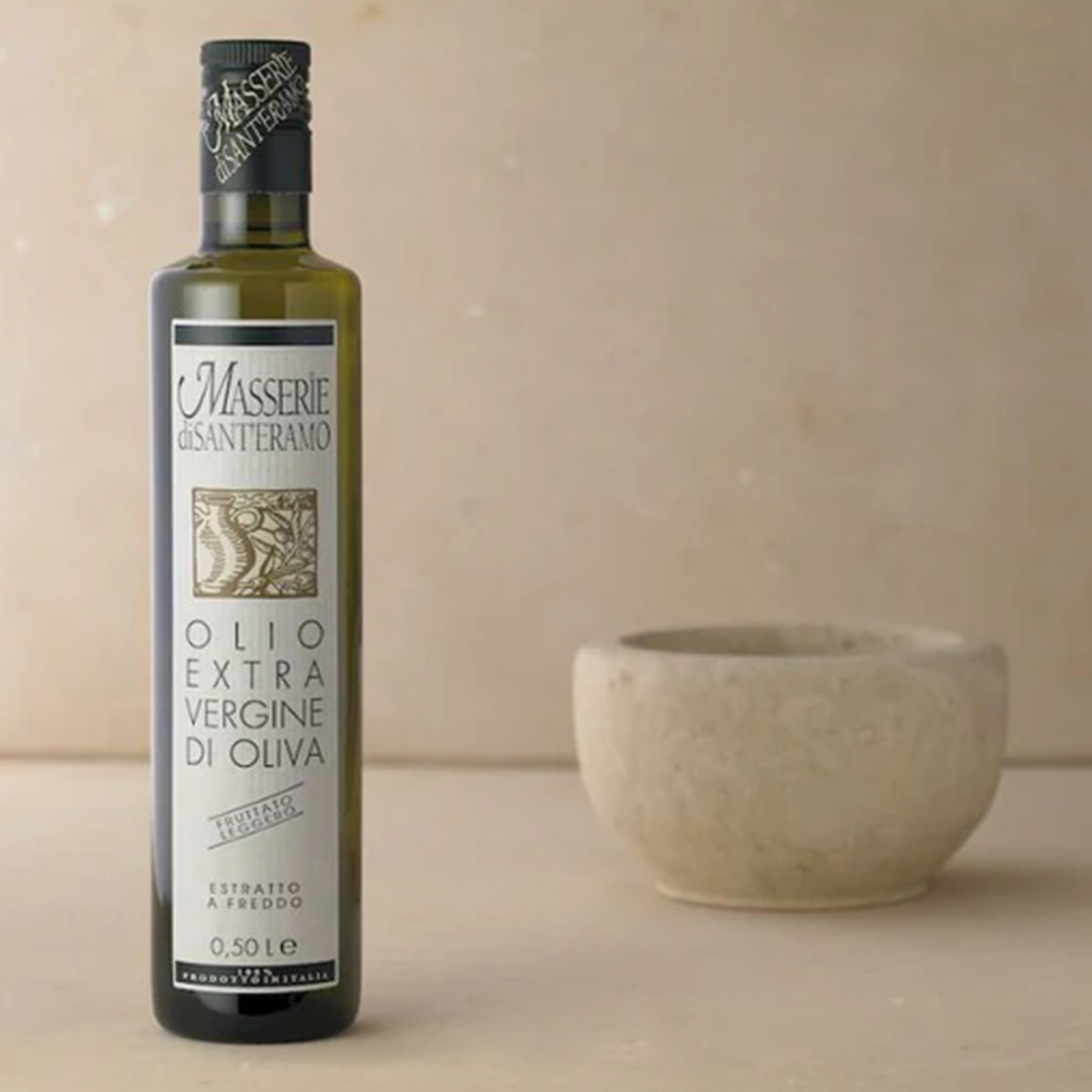 Label of Delicate Italian Extra Virgin Olive Oil, showcasing branding and product details, Masserie di Santeramo