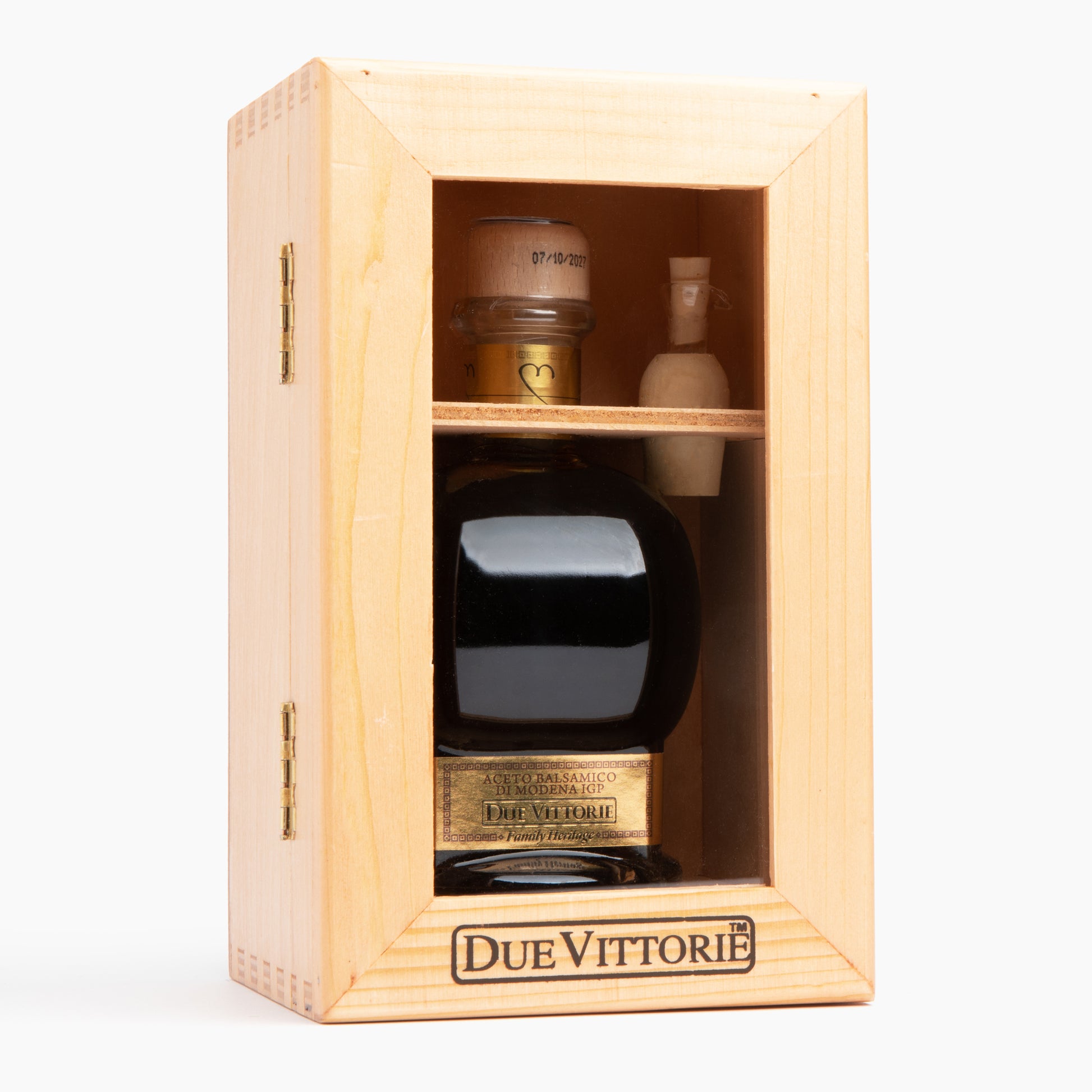 Due Vittorie Famiglia Gold IGP Extra Dense Balsamic Vinegar